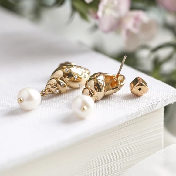 KATE SPADE • Under The Sea Tulip Pearl Earrings - Picture 5 of 9
